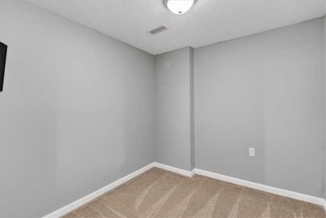 1541 NE Neawanna Drive, Lee's Summit, MO 64086