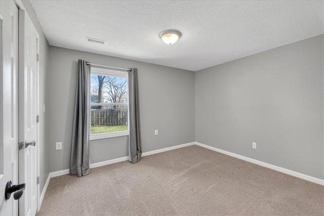 1541 NE Neawanna Drive, Lee's Summit, MO 64086