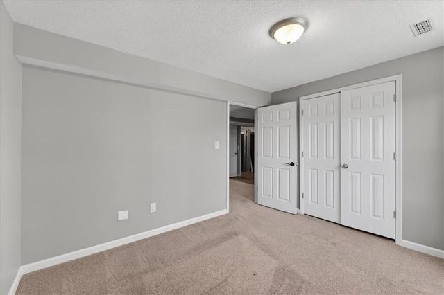 1541 NE Neawanna Drive, Lee's Summit, MO 64086