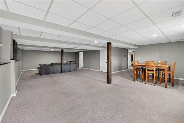 1541 NE Neawanna Drive, Lee's Summit, MO 64086