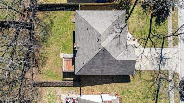 1541 NE Neawanna Drive, Lee's Summit, MO 64086