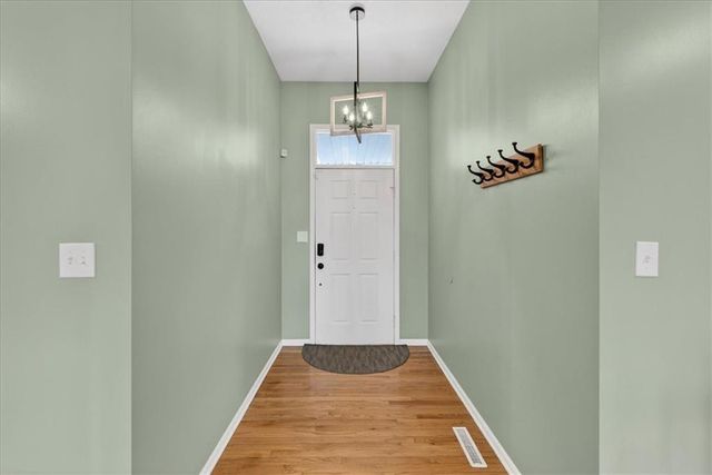 1541 NE Neawanna Drive, Lee's Summit, MO 64086