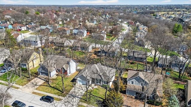 1541 NE Neawanna Drive, Lee's Summit, MO 64086