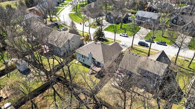 1541 NE Neawanna Drive, Lee's Summit, MO 64086