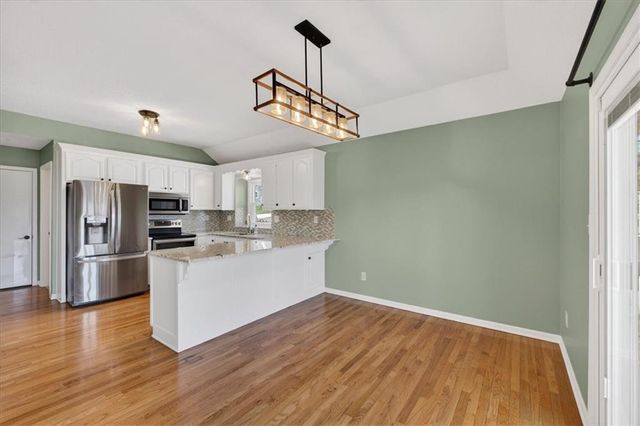 1541 NE Neawanna Drive, Lee's Summit, MO 64086