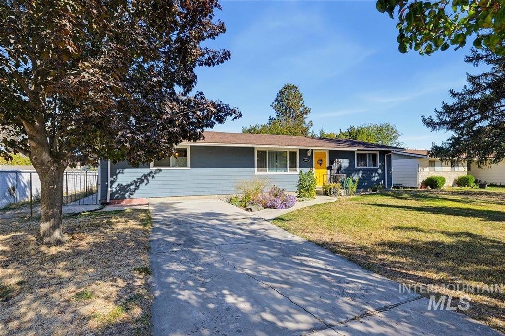 400 Carlton, Meridian, ID 83642 photo 3