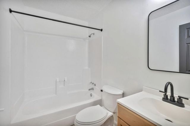 421 Cambridge Cir Apt F5, Murrells Inlet, SC 29576