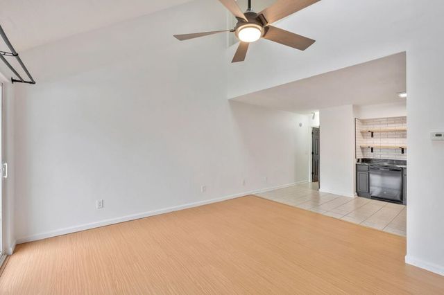 421 Cambridge Cir Apt F5, Murrells Inlet, SC 29576