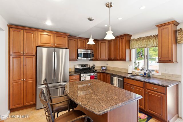 45 Compton Street, Belford, NJ 07718