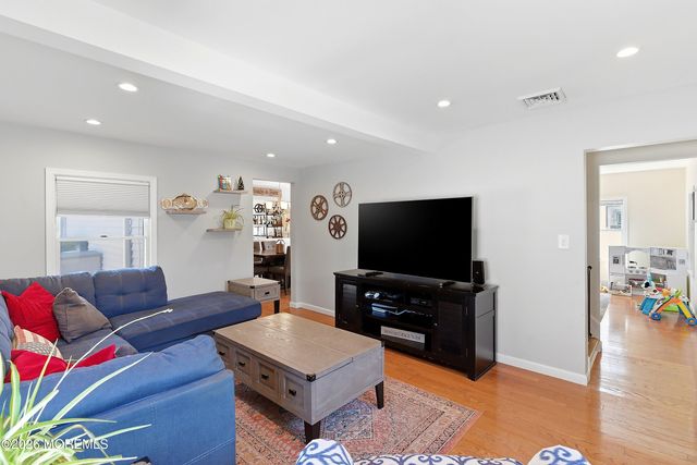 45 Compton Street, Belford, NJ 07718