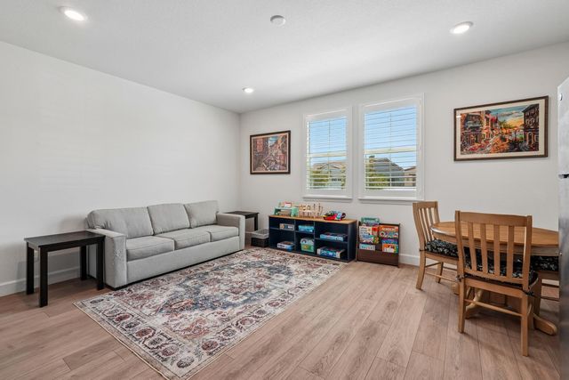 9457 Quintero Ave, Elk Grove, CA 95624