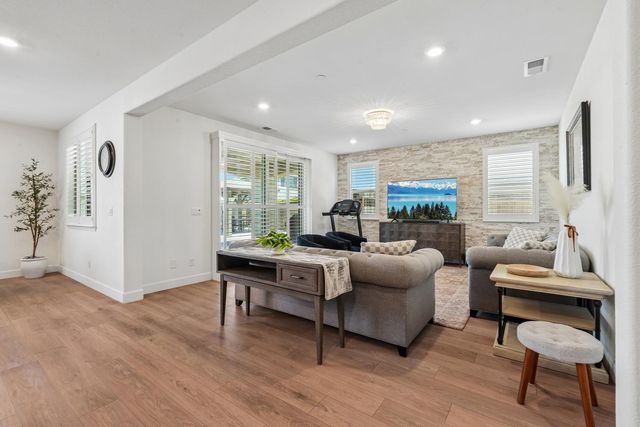 9457 Quintero Ave, Elk Grove, CA 95624