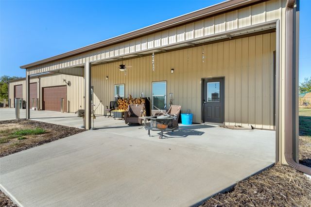 1158 County Road 1240, Savoy, TX 75479