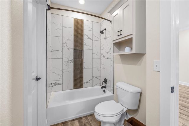 2821 W Persimmon Street, Rogers, AR 72756