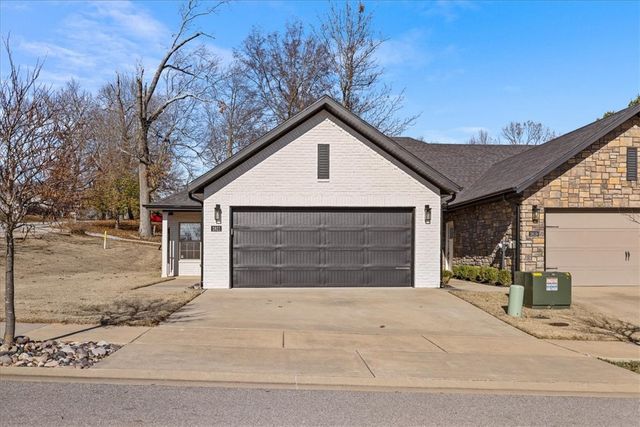 2821 W Persimmon Street, Rogers, AR 72756