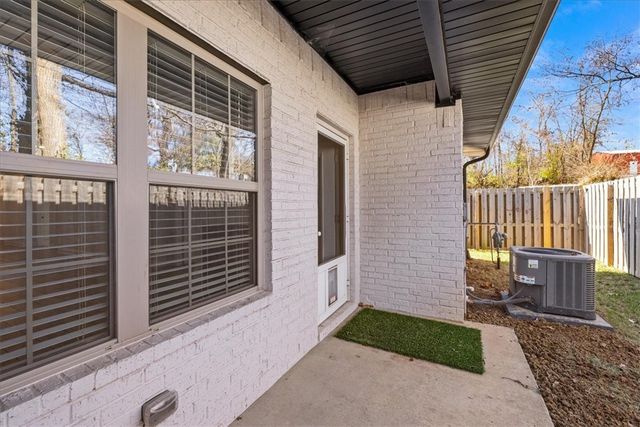 2821 W Persimmon Street, Rogers, AR 72756