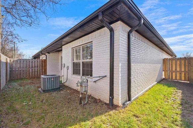 2821 W Persimmon Street, Rogers, AR 72756