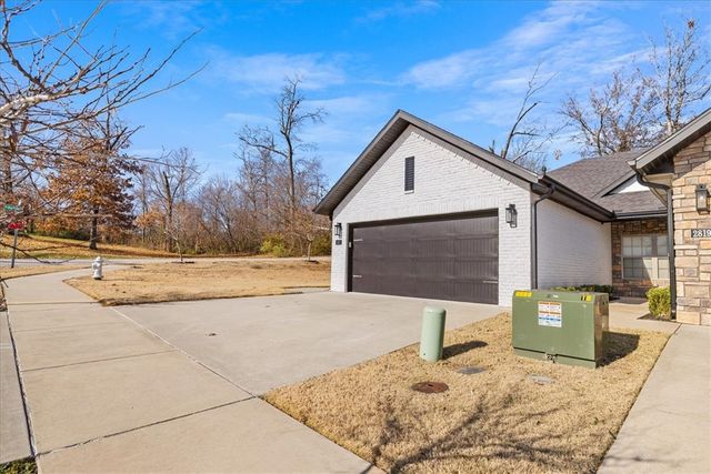 2821 W Persimmon Street, Rogers, AR 72756