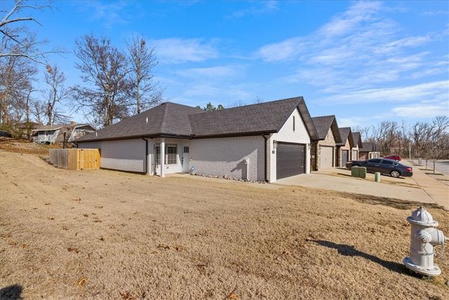 2821 W Persimmon Street, Rogers, AR 72756