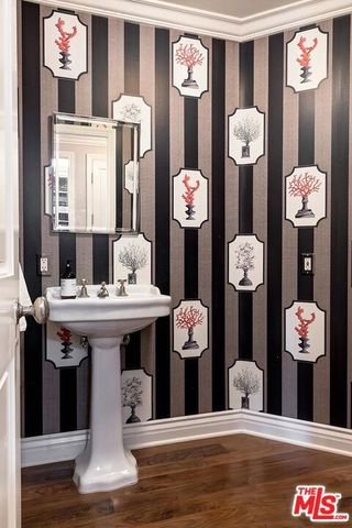 300 N Swall Drive 107, Beverly Hills, CA 90211