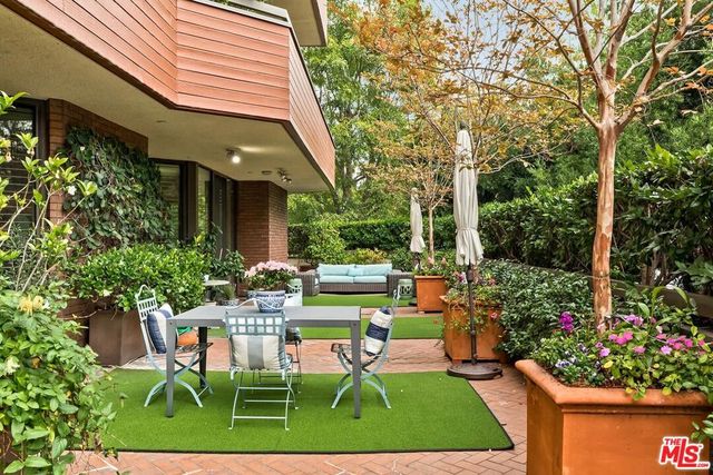 300 N Swall Drive 107, Beverly Hills, CA 90211