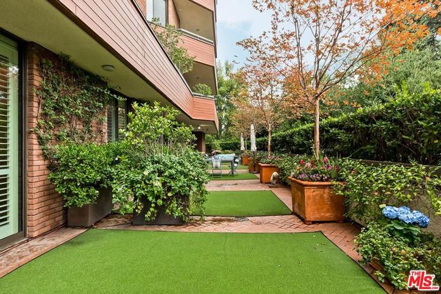 300 N Swall Drive 107, Beverly Hills, CA 90211