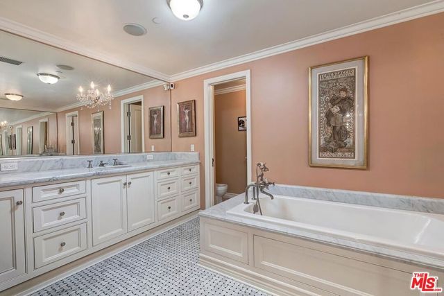 300 N Swall Drive 107, Beverly Hills, CA 90211