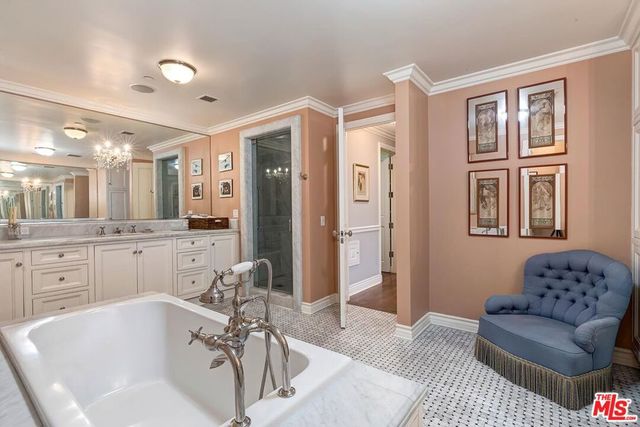 300 N Swall Drive 107, Beverly Hills, CA 90211