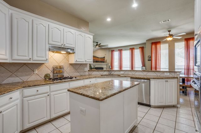 779 Little Ridge Court, Burleson, TX 76028
