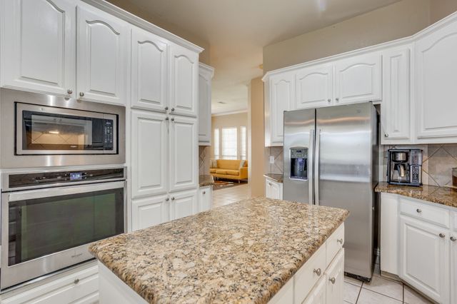 779 Little Ridge Court, Burleson, TX 76028
