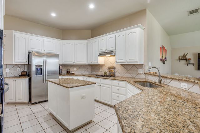 779 Little Ridge Court, Burleson, TX 76028