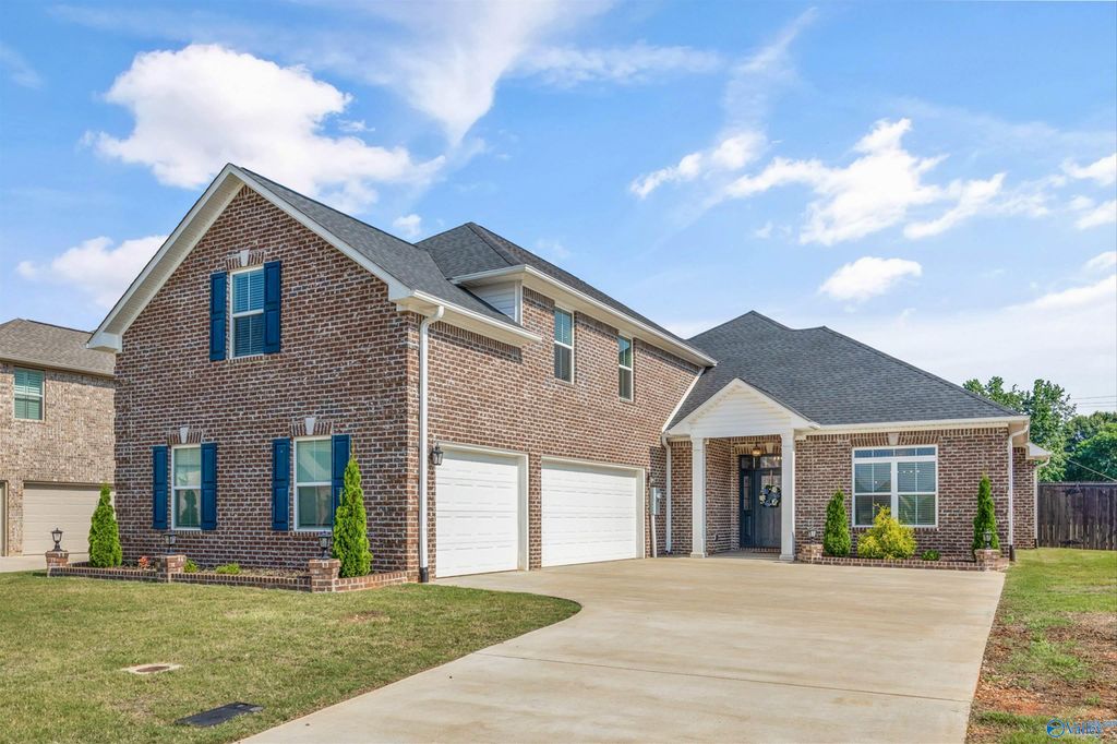 17050 Stonegate Drive, Athens, AL 35613