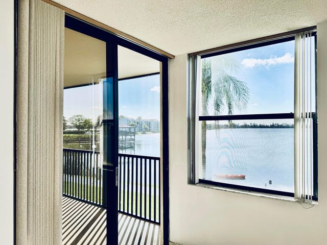 112 Lake Emerald Drive 204, Oakland Park, FL 33309