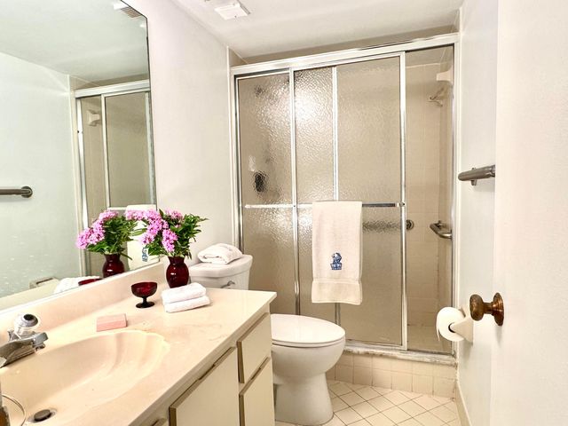 112 Lake Emerald Drive 204, Oakland Park, FL 33309