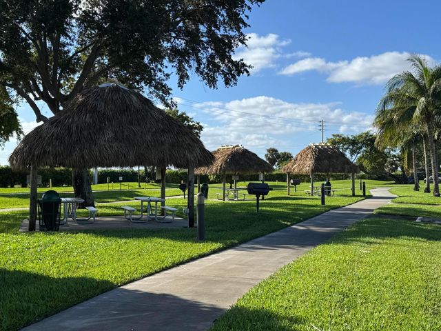 112 Lake Emerald Drive 204, Oakland Park, FL 33309