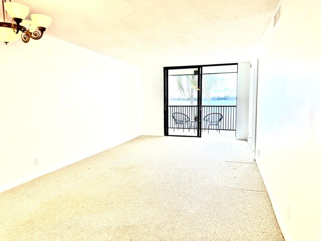 112 Lake Emerald Drive 204, Oakland Park, FL 33309