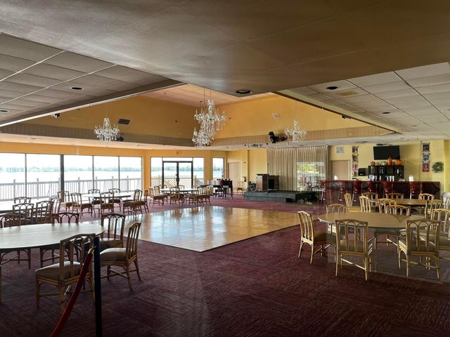 112 Lake Emerald Drive 204, Oakland Park, FL 33309