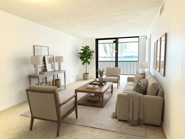 112 Lake Emerald Drive 204, Oakland Park, FL 33309