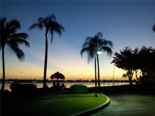 112 Lake Emerald Drive 204, Oakland Park, FL 33309