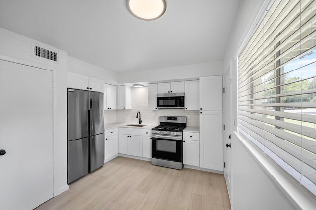 806 E 13th ST 104, Georgetown, TX 78626