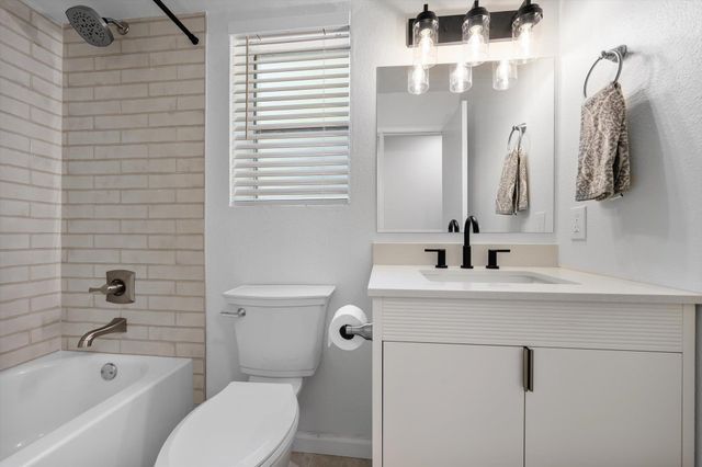 806 E 13th ST 104, Georgetown, TX 78626