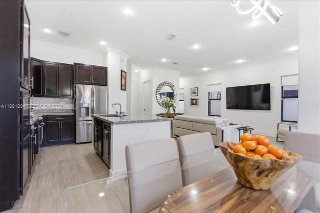 3407 W 99th Pl 3407, Hialeah, FL 33018