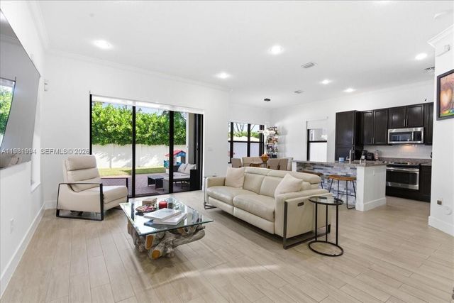 3407 W 99th Pl 3407, Hialeah, FL 33018