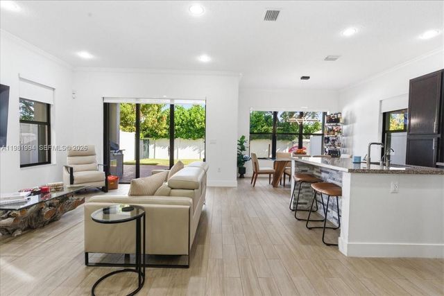 3407 W 99th Pl 3407, Hialeah, FL 33018