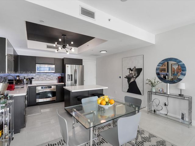 90 SW 3rd St 2015, Miami, FL 33130