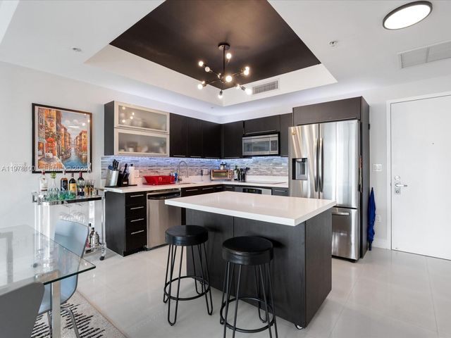 90 SW 3rd St 2015, Miami, FL 33130