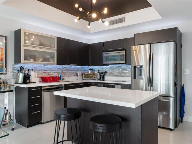 90 SW 3rd St 2015, Miami, FL 33130