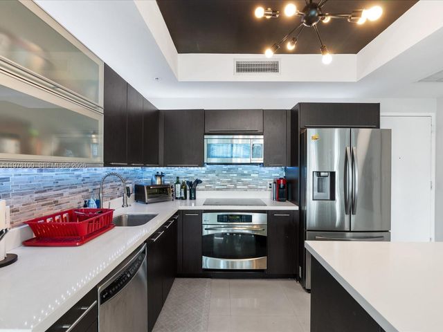 90 SW 3rd St 2015, Miami, FL 33130