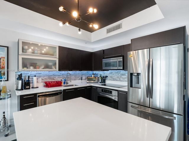 90 SW 3rd St 2015, Miami, FL 33130