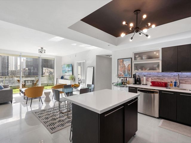 90 SW 3rd St 2015, Miami, FL 33130